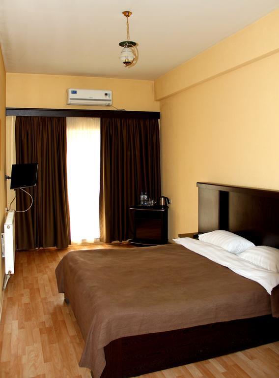 Avenue Hotel Tiflis Habitación foto
