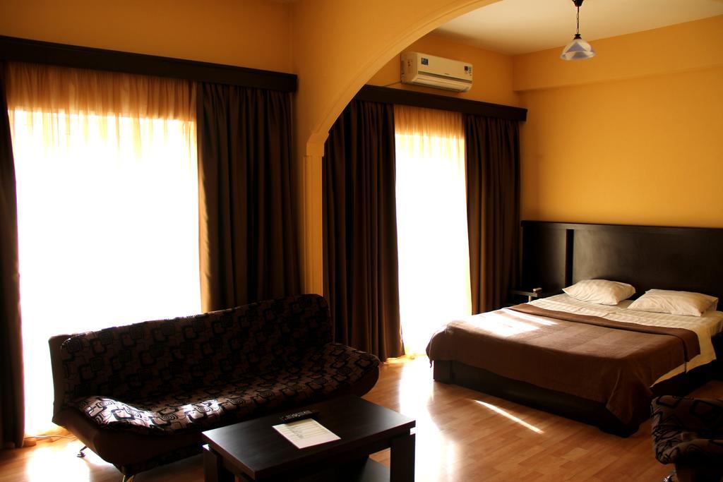 Avenue Hotel Tiflis Habitación foto