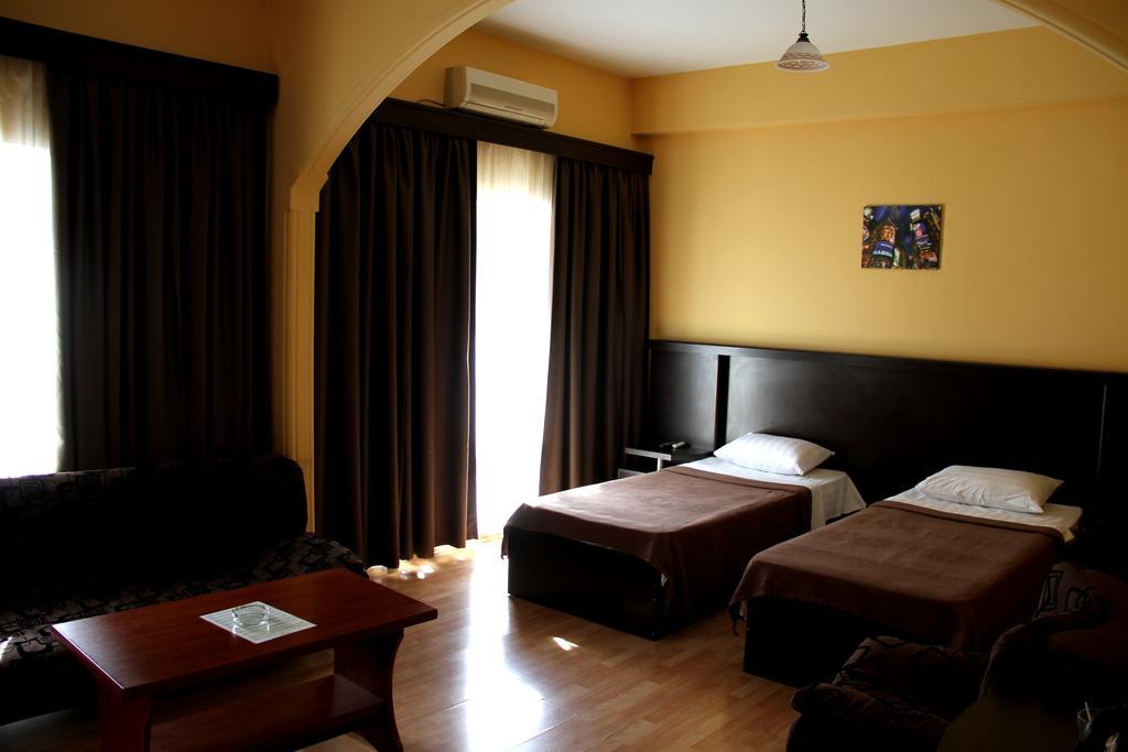 Avenue Hotel Tiflis Habitación foto