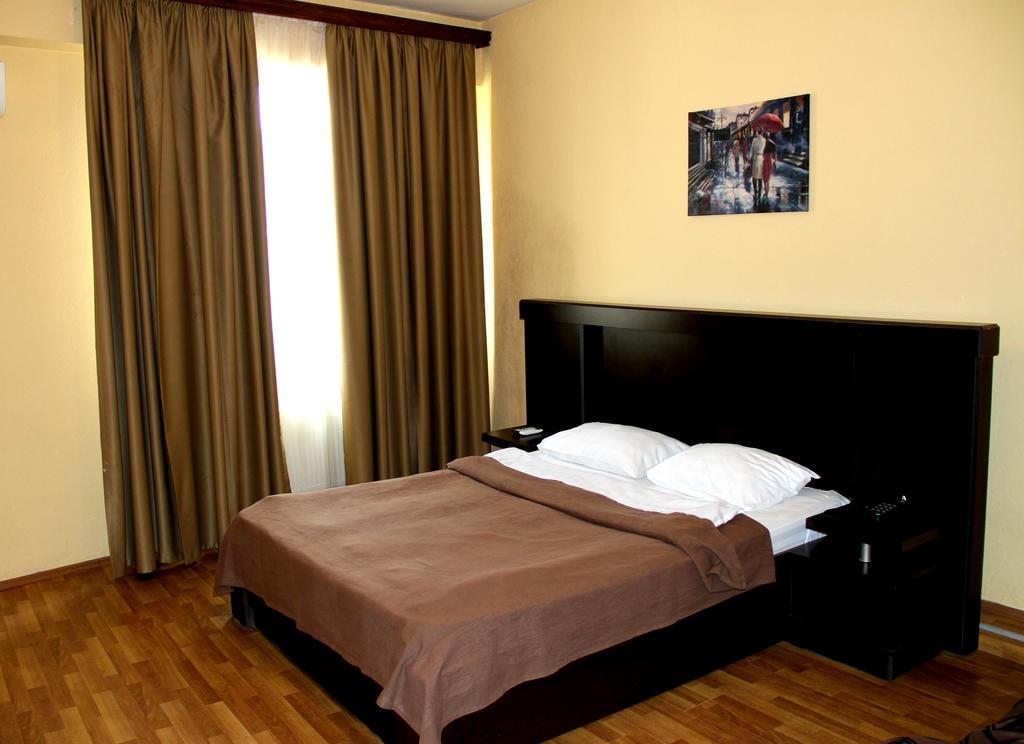 Avenue Hotel Tiflis Habitación foto