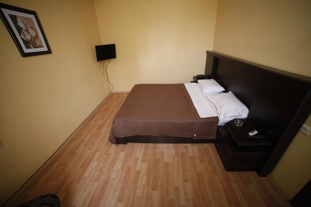 Avenue Hotel Tiflis Habitación foto