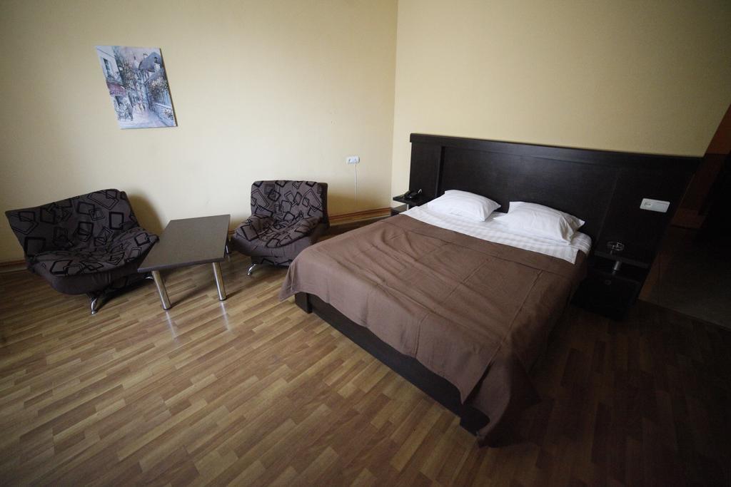 Avenue Hotel Tiflis Habitación foto