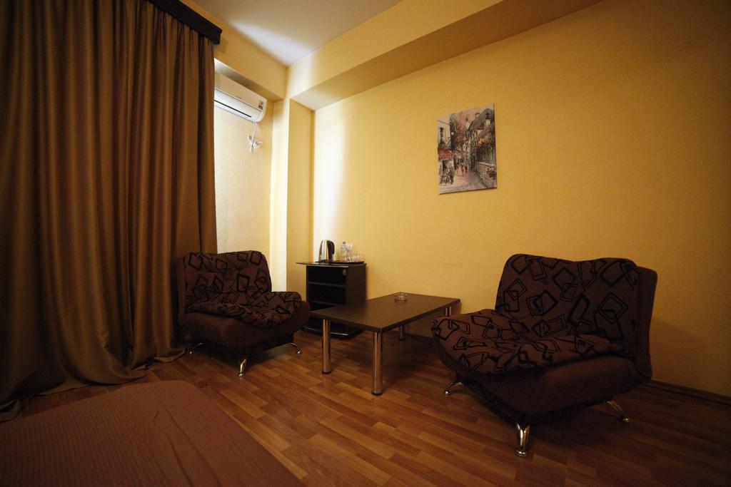 Avenue Hotel Tiflis Habitación foto