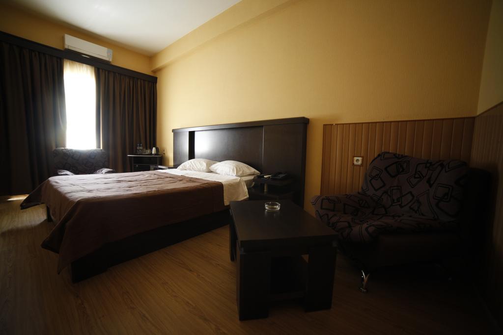 Avenue Hotel Tiflis Habitación foto