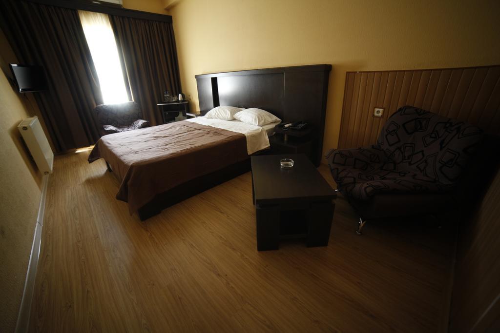 Avenue Hotel Tiflis Habitación foto