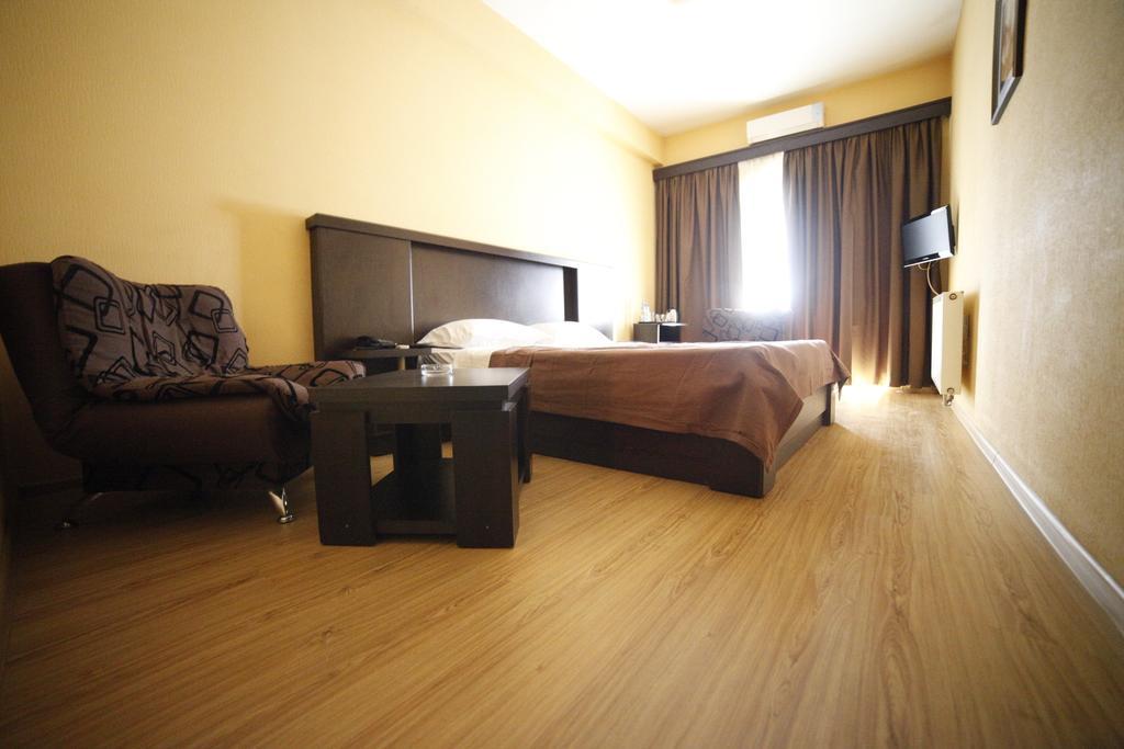 Avenue Hotel Tiflis Habitación foto