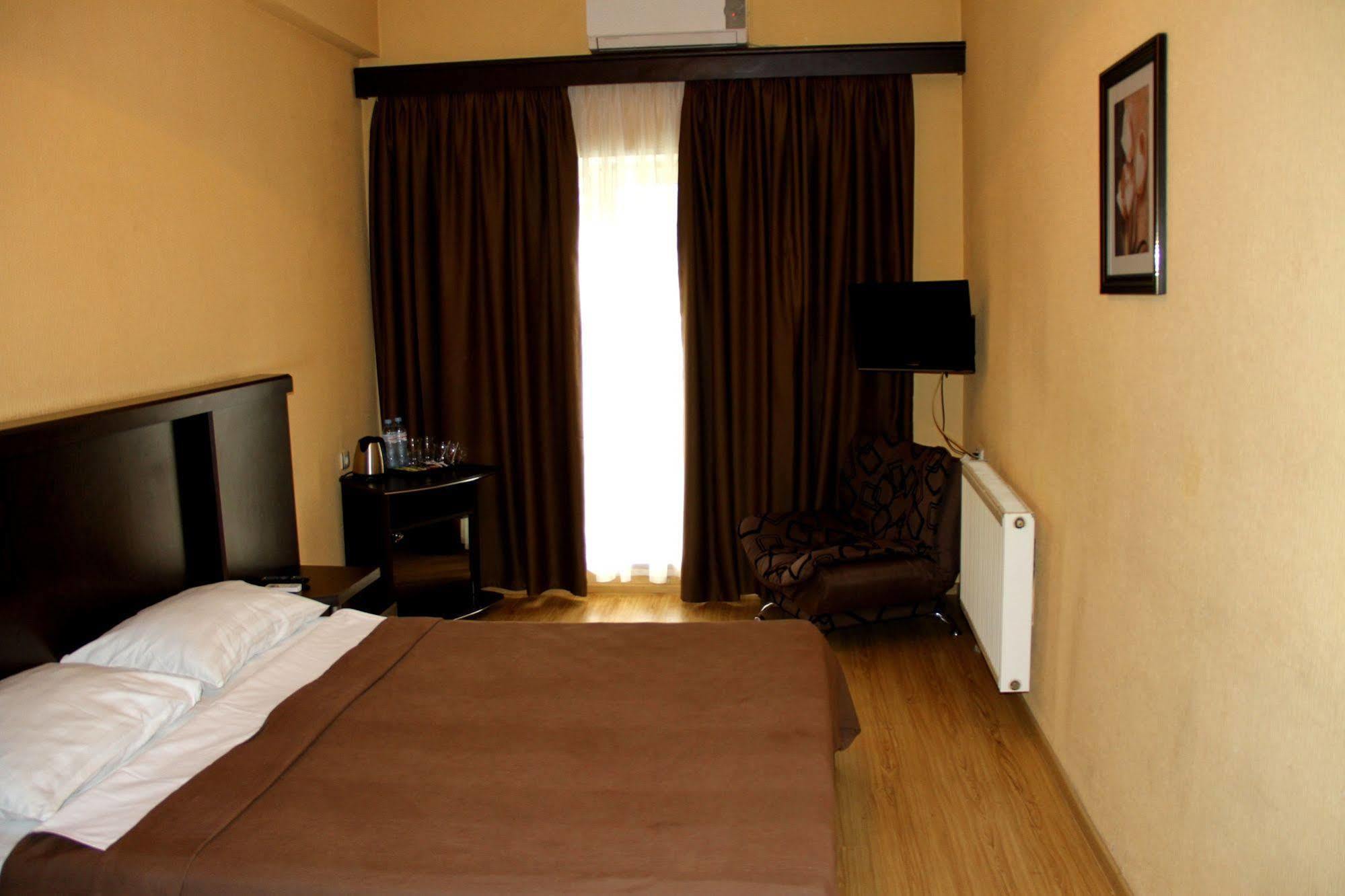 Avenue Hotel Tiflis Exterior foto